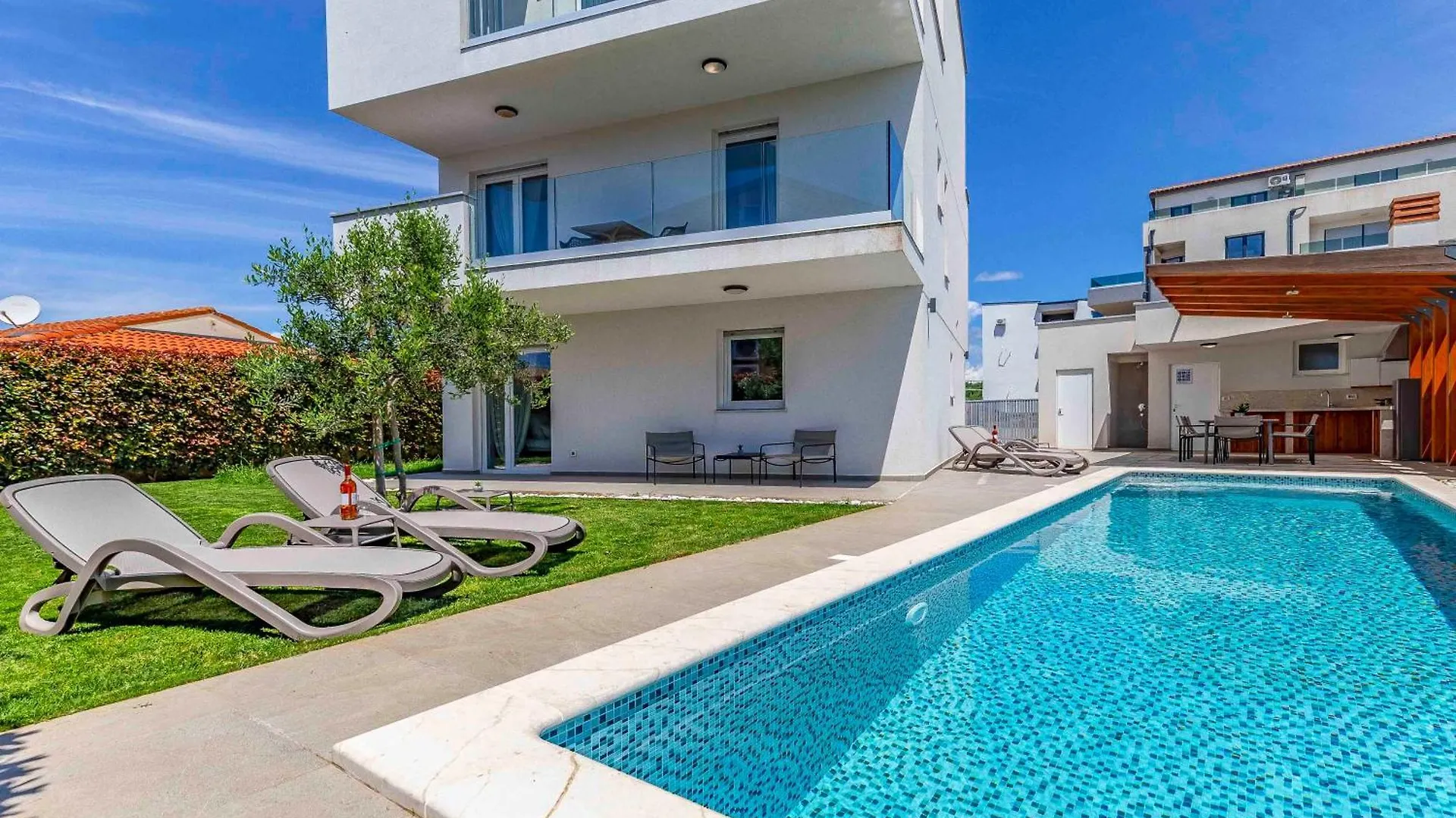 Villa Oceandream - Meerblick - Beheizter Pool - Hydromassage Medulin